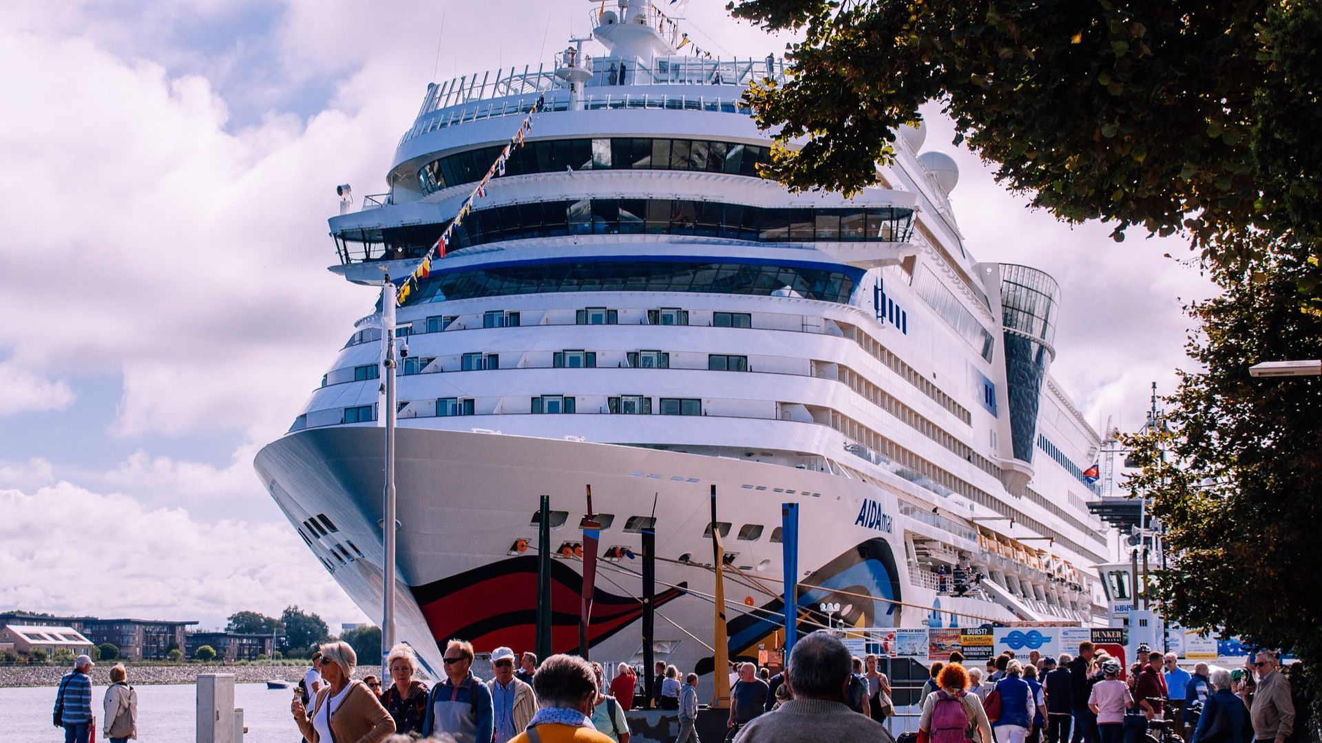 Plan a Family Cruise with Clarity: Age Limits, Kids’ Clubs, and Required Documents